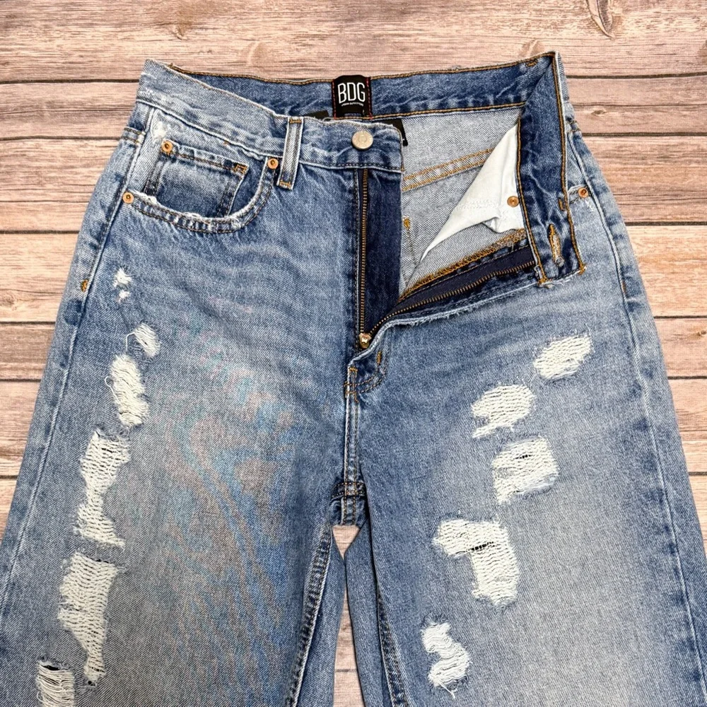BDG Urban Outfitters Medium Wash High Rise Baggy Distressed Frayed Jeans 27